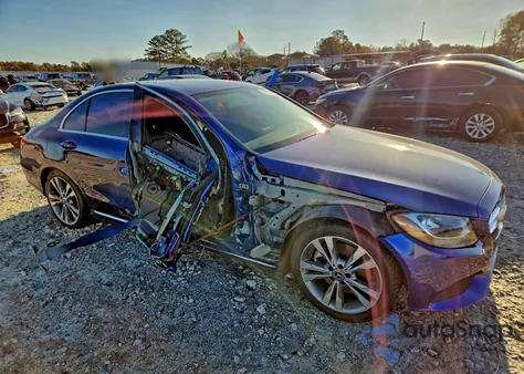 2018 Mercedes-Benz C 300 из США, поврежденный, VIN 55SWF4JB9JU218830